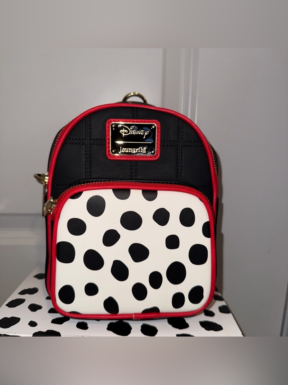 Loungefly Disney Cruella De Vil Convertible Mini Backpack - Picture 3 of 8